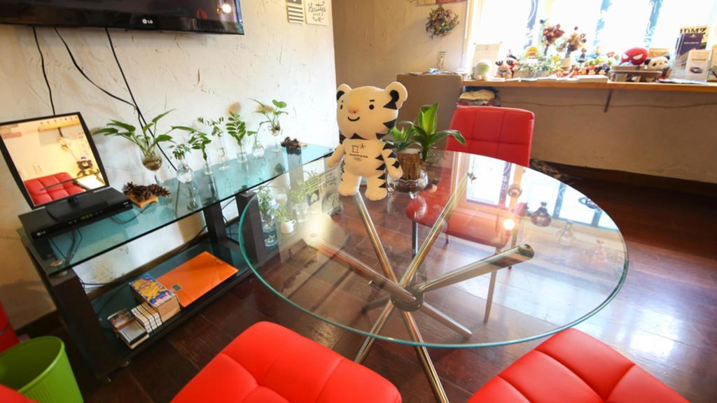 Comeinn Guesthouse Hongdae - Female Only Szöul Kültér fotó