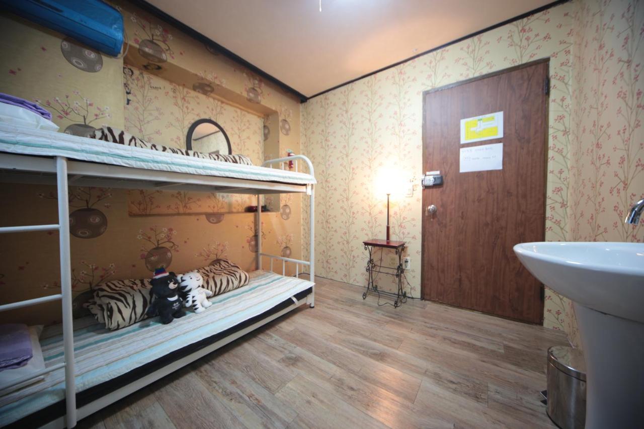 Comeinn Guesthouse Hongdae - Female Only Szöul Kültér fotó